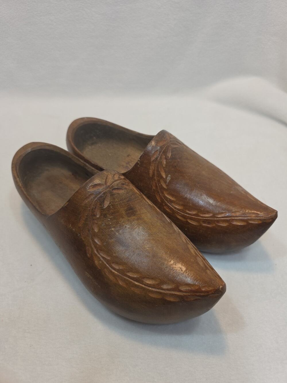 Vintage Hand Carved Wooden Dutch Clogs Klompen 10.5" Chip Carved Leaf Design